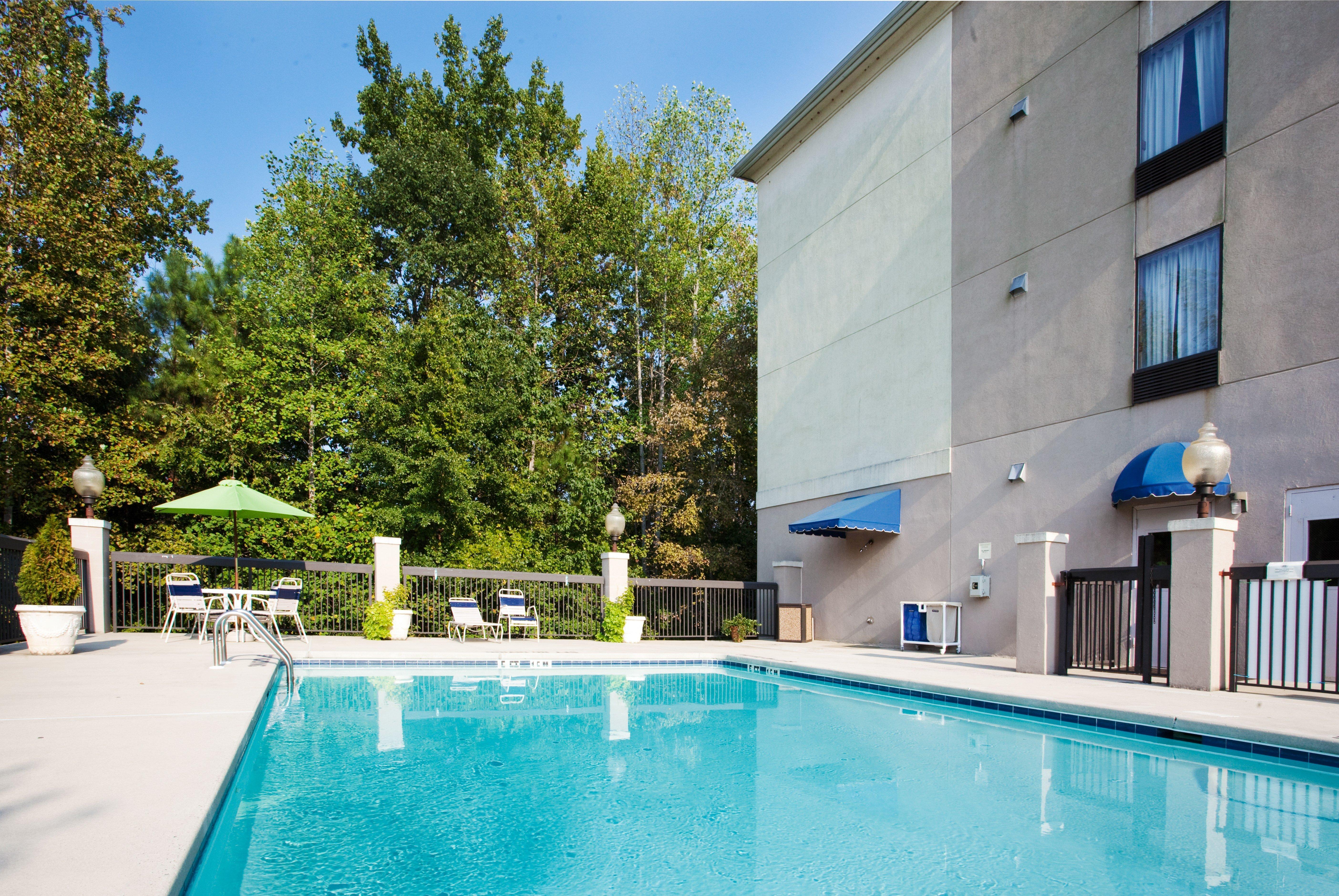 Holiday Inn Express Apex - Raleigh By Ihg Exterior foto